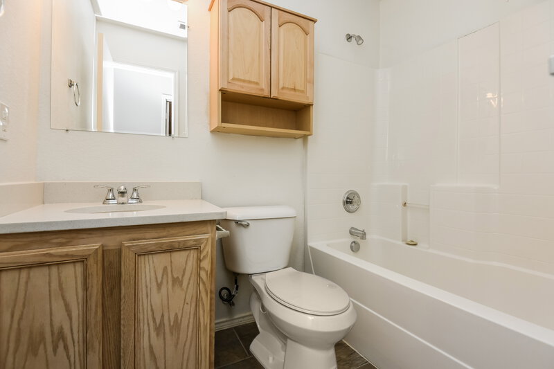 2,100/Mo, 1977 Lariat Dr Justin, TX 76247 Bathroom View