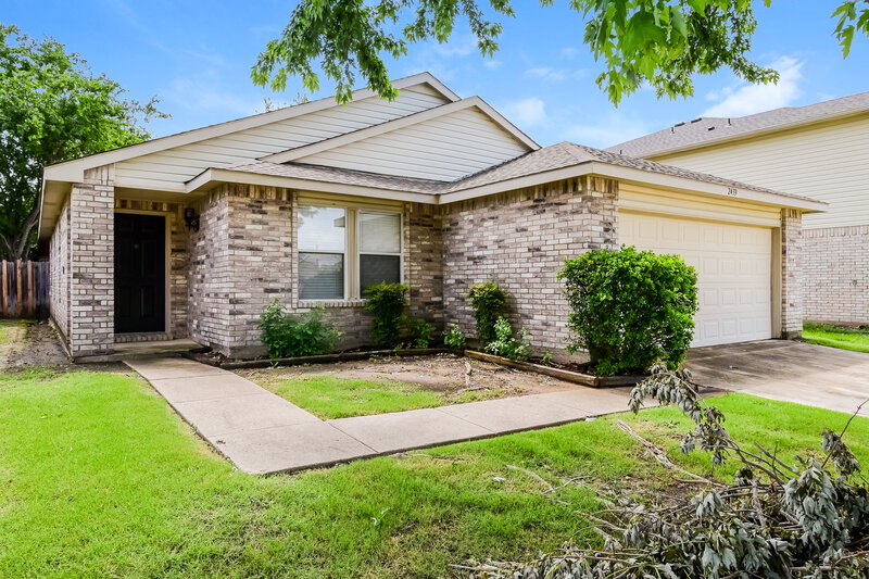 2,060/Mo, 2433 Pecan Dr Little Elm, TX 75068 Front View