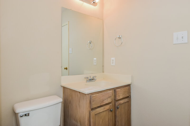 2,060/Mo, 2433 Pecan Dr Little Elm, TX 75068 Main Bathroom View 2