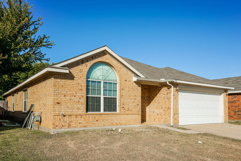 2,335/Mo, 939 Plumeria Dr Arlington, TX 76002 Front View