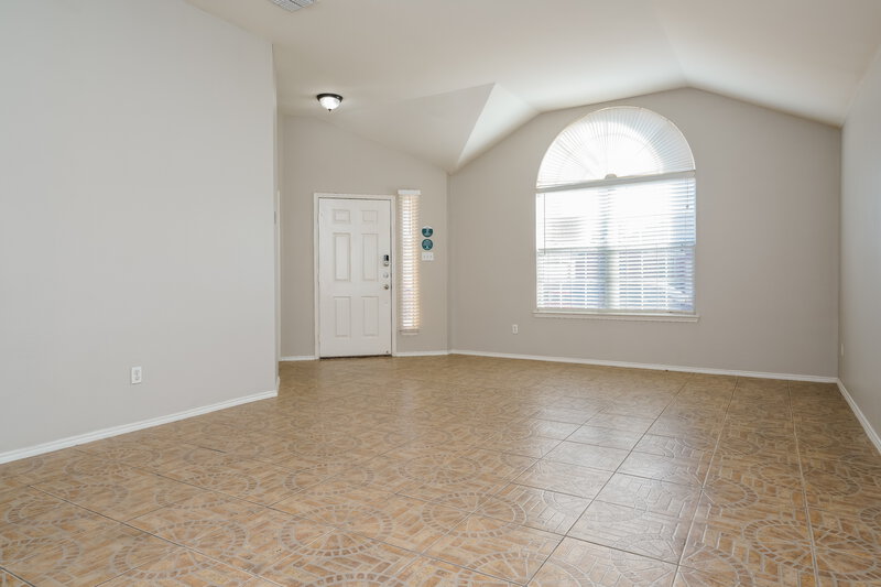 2,335/Mo, 939 Plumeria Dr Arlington, TX 76002 Living Room View