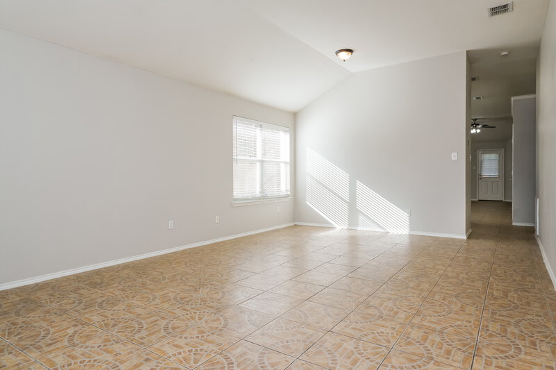 2,335/Mo, 939 Plumeria Dr Arlington, TX 76002 Living Room View 2