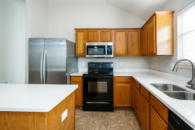 2,335/Mo, 939 Plumeria Dr Arlington, TX 76002 Kitchen View 2