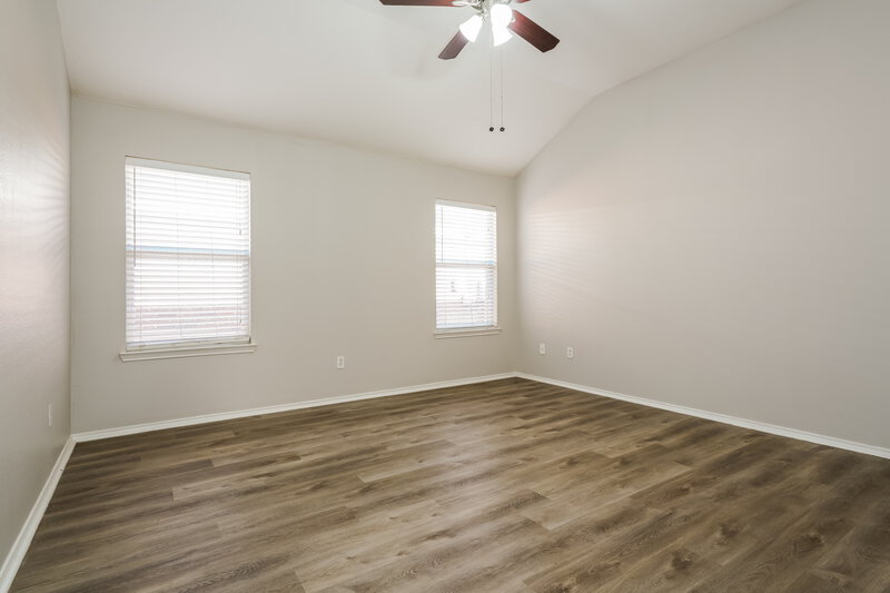 2,335/Mo, 939 Plumeria Dr Arlington, TX 76002 Main Bedroom View