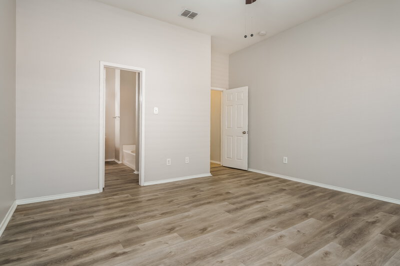 2,335/Mo, 939 Plumeria Dr Arlington, TX 76002 Main Bedroom View 2