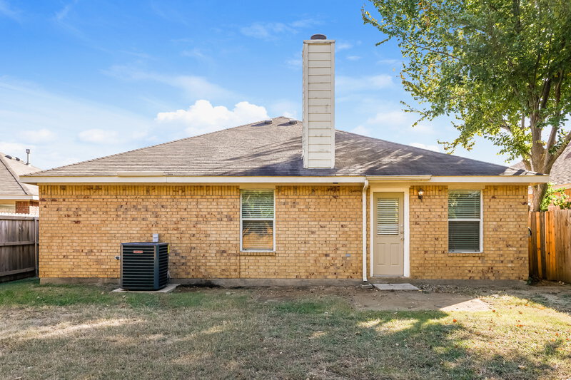 2,335/Mo, 939 Plumeria Dr Arlington, TX 76002 Rear View