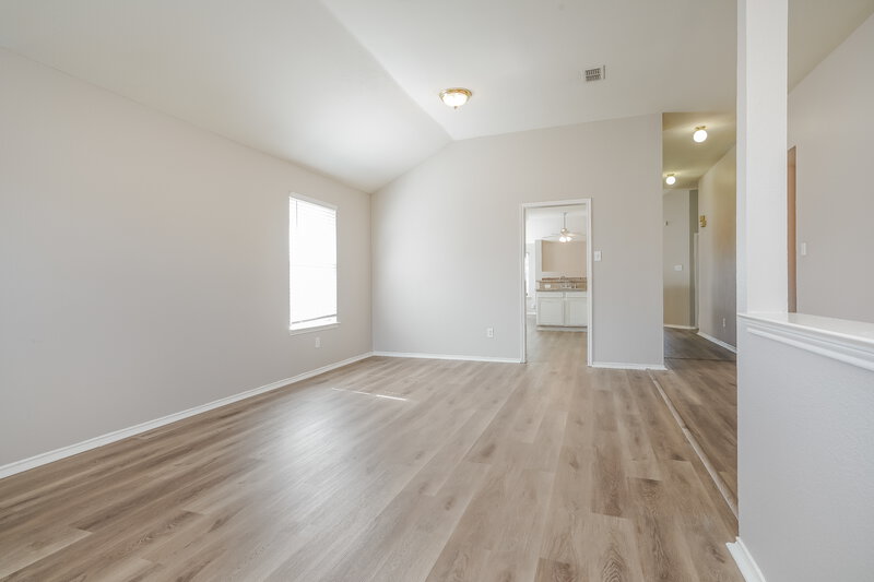 2,535/Mo, 2807 N Hampton Dr Grand Prairie, TX 75052 Living Room View