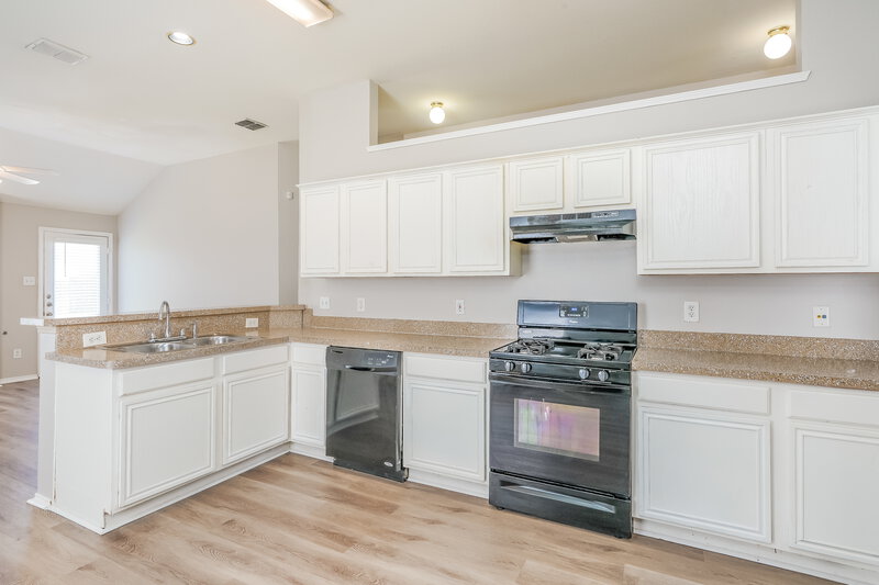 2,535/Mo, 2807 N Hampton Dr Grand Prairie, TX 75052 Kitchen View