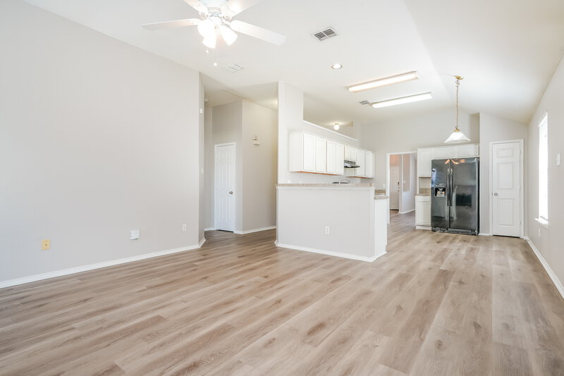 2,535/Mo, 2807 N Hampton Dr Grand Prairie, TX 75052 Family Room View 2