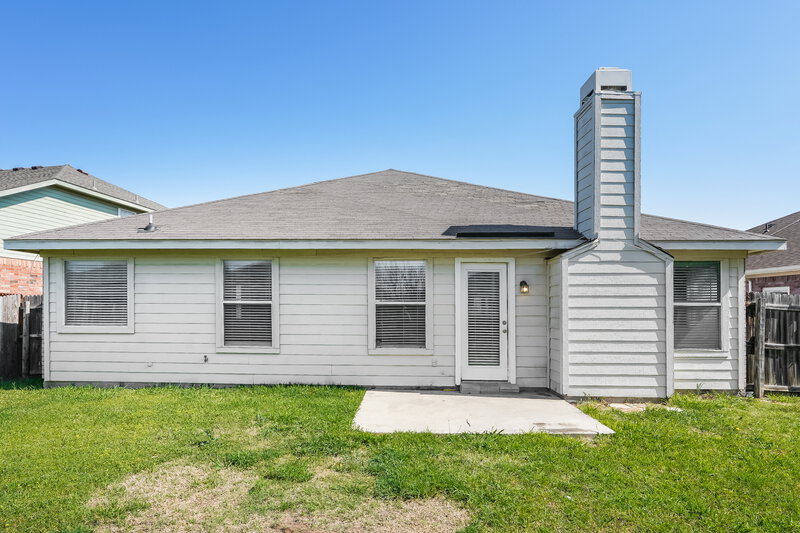2,535/Mo, 2807 N Hampton Dr Grand Prairie, TX 75052 Rear View