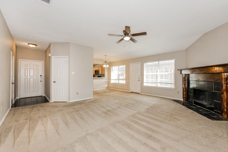 2,075/Mo, 6205 Vista Wood Dr Arlington, TX 76017 Living Room View