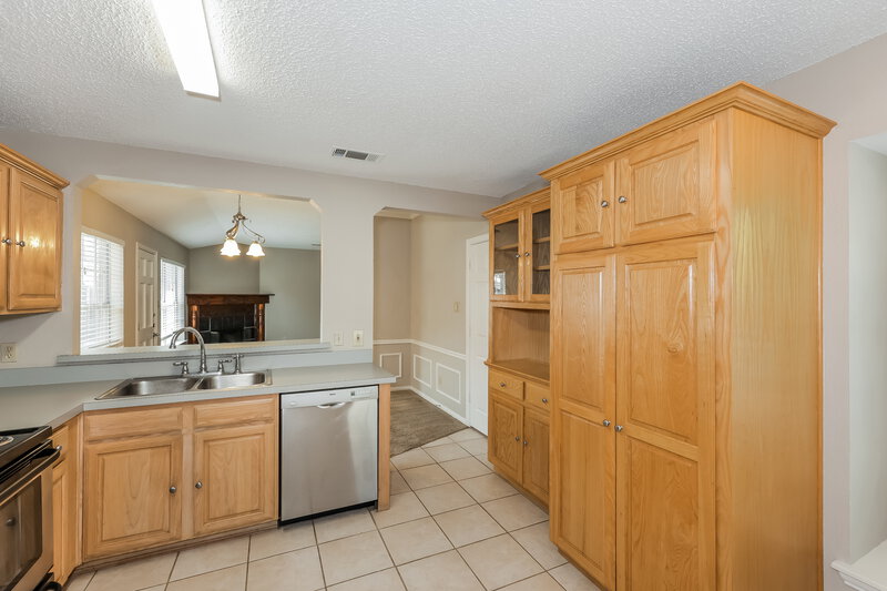 2,075/Mo, 6205 Vista Wood Dr Arlington, TX 76017 Kitchen View 3