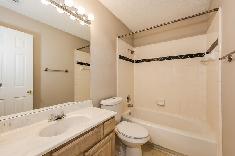 2,075/Mo, 6205 Vista Wood Dr Arlington, TX 76017 Bathroom View