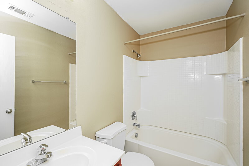 1,730/Mo, 10001 Chrysalis Dr Fort Worth, TX 76131 Bathroom View