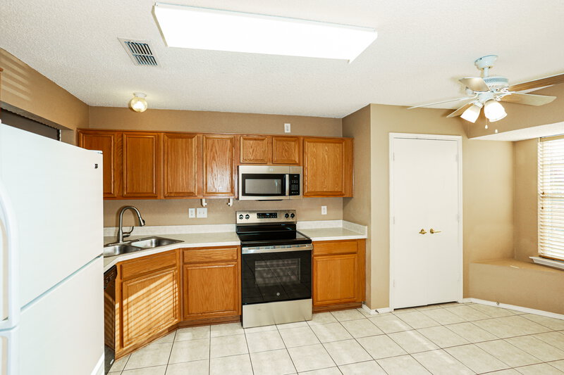 2,000/Mo, 2525 Concina Way Fort Worth, TX 76108 Kitchen View