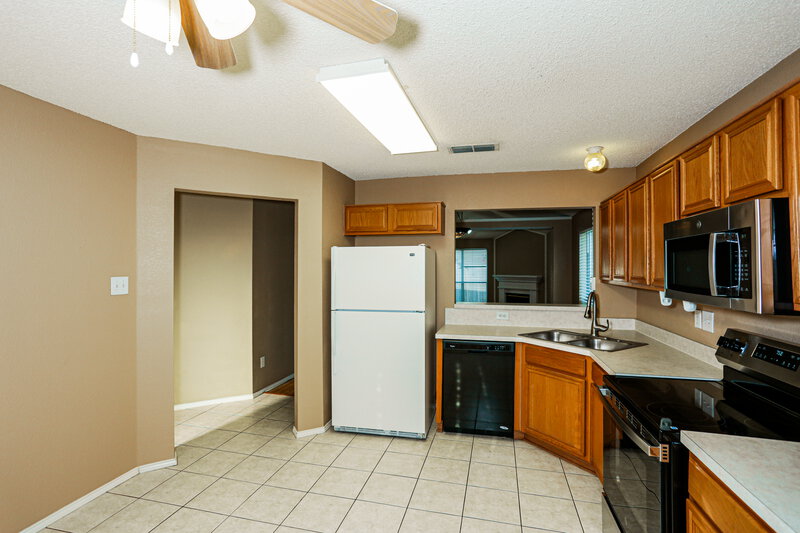 2,000/Mo, 2525 Concina Way Fort Worth, TX 76108 Kitchen View 2