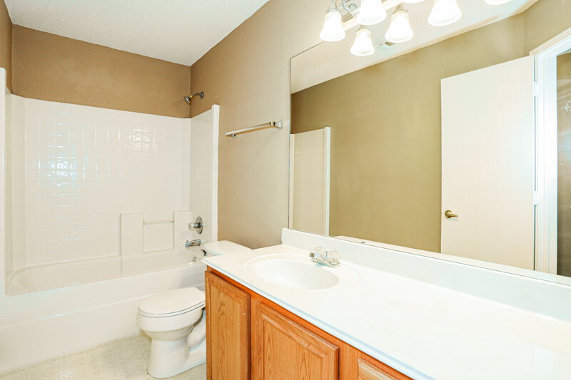 2,000/Mo, 2525 Concina Way Fort Worth, TX 76108 Bathroom View