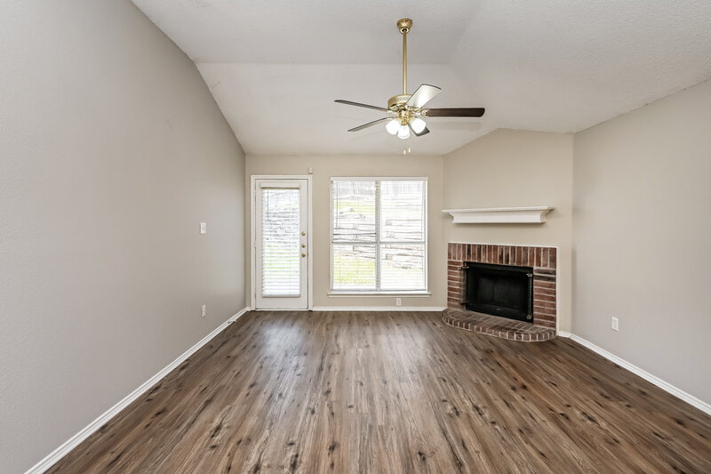 2,070/Mo, 7112 Woodhinge Dr Benbrook, TX 76126 Misc View 3