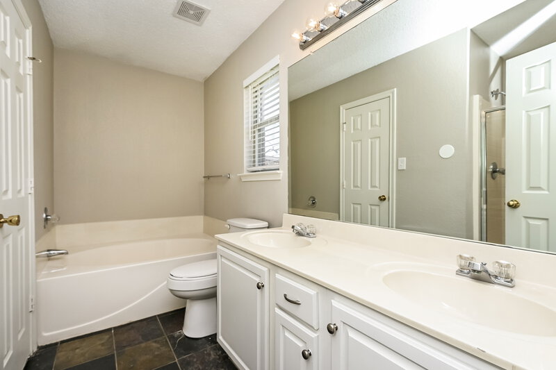 2,070/Mo, 7112 Woodhinge Dr Benbrook, TX 76126 Misc View 10