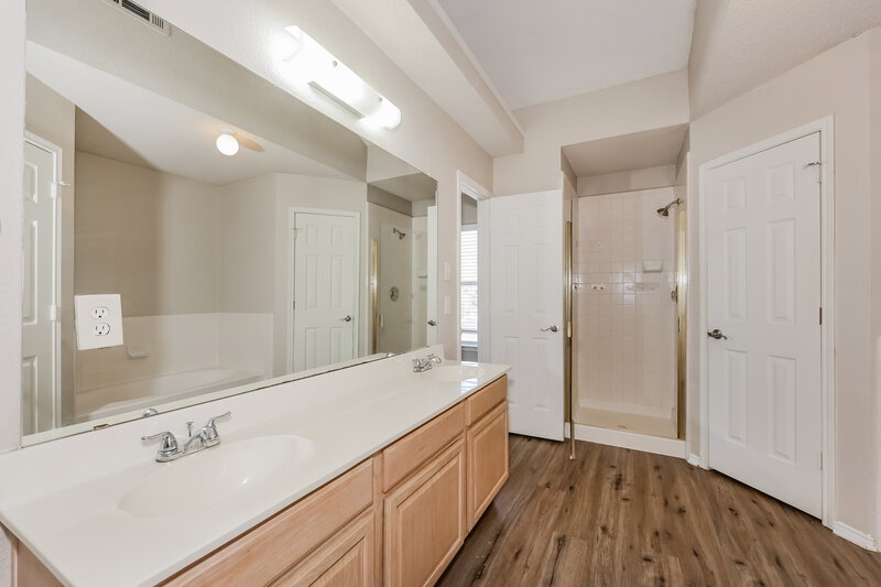 2,080/Mo, 1621 Whispering Cove Trl Fort Worth, TX 76134 Main Bathroom View