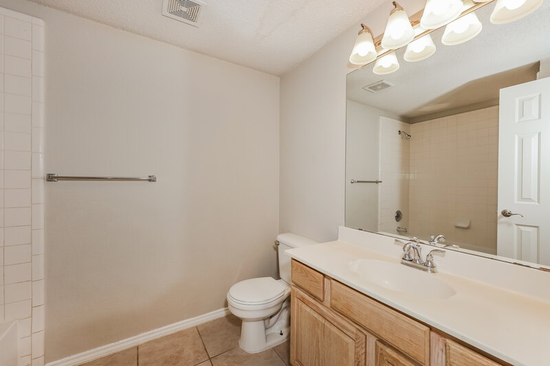 2,080/Mo, 1621 Whispering Cove Trl Fort Worth, TX 76134 Bathroom View