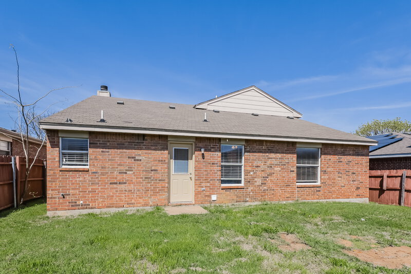 2,080/Mo, 1621 Whispering Cove Trl Fort Worth, TX 76134 Rear View