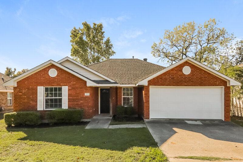 1,785/Mo, 313 E Hazelwood St Princeton, TX 75407 External View