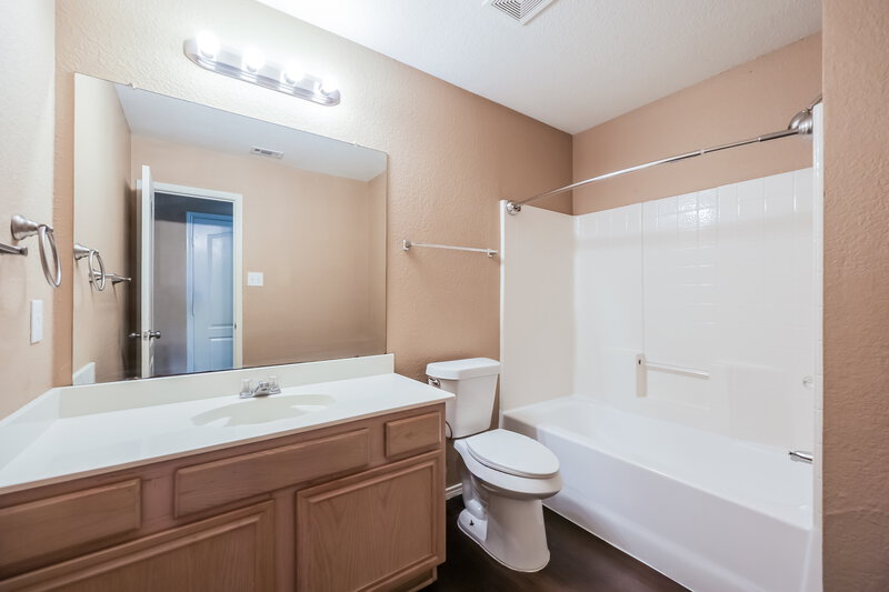 2,175/Mo, 829 Windswept Dr Cedar Hill, TX 75104 Bathroom View