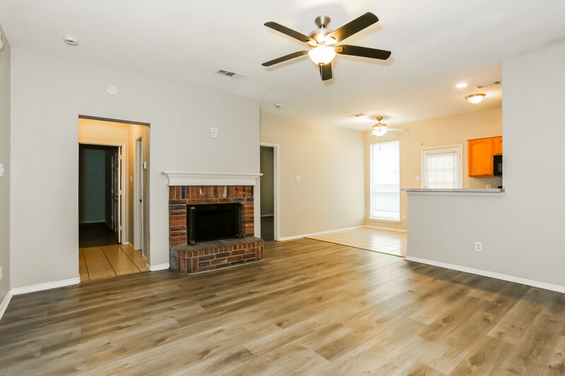 1,705/Mo, 1108 McKavett Dr Fort Worth, TX 76140 Living Room View 2