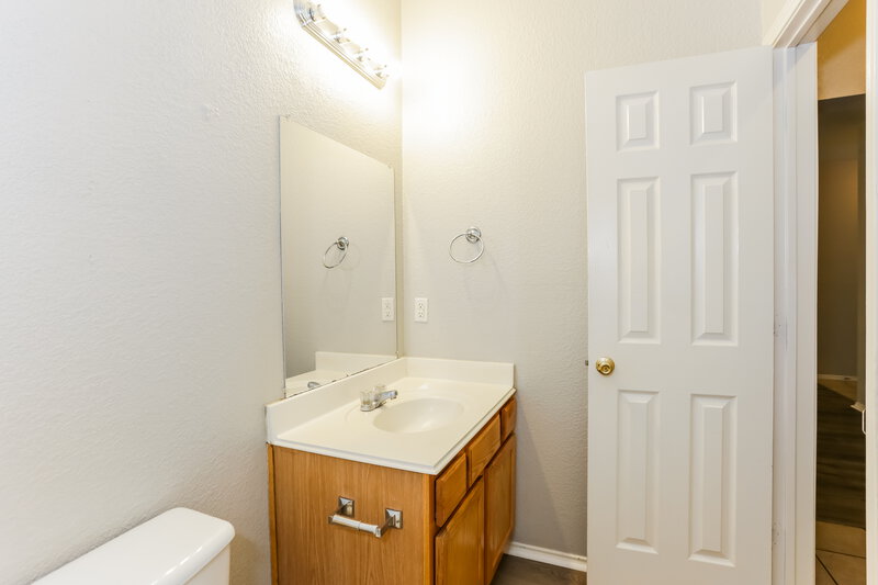 1,705/Mo, 1108 McKavett Dr Fort Worth, TX 76140 Bathroom View