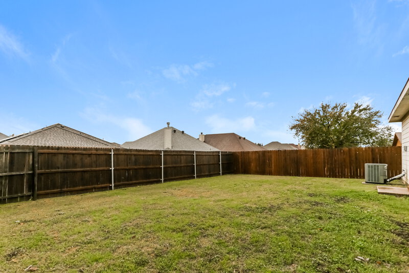 1,705/Mo, 1108 McKavett Dr Fort Worth, TX 76140 Rear View