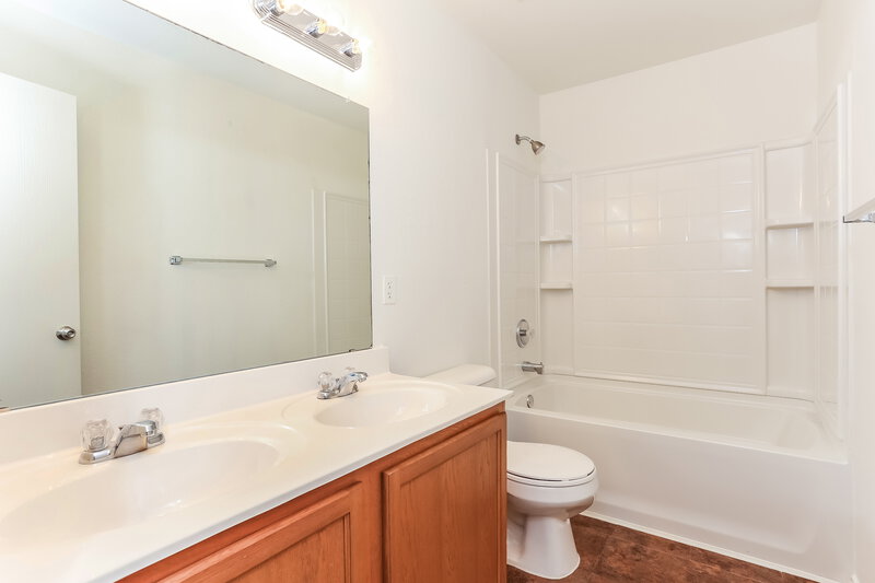 3,520/Mo, 1421 Krista Dr Burleson, TX 76028 Bathroom View