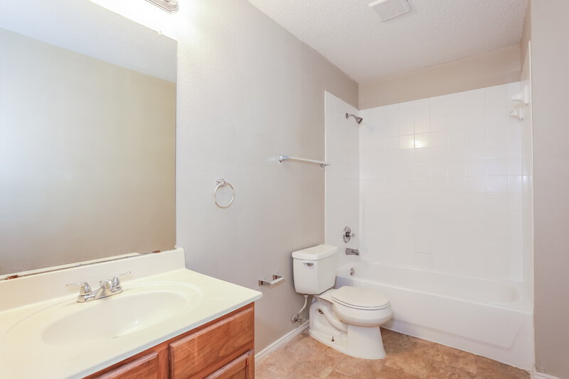 2,235/Mo, 1433 Lay St Cedar Hill, TX 75104 Bathroom View