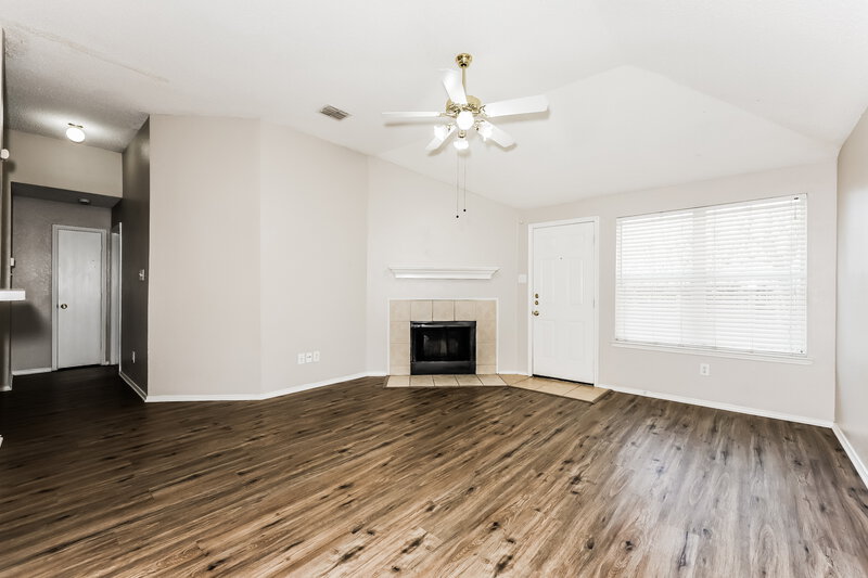 1,905/Mo, 833 Beaver Creek Dr Burleson, TX 76028 Living Room View