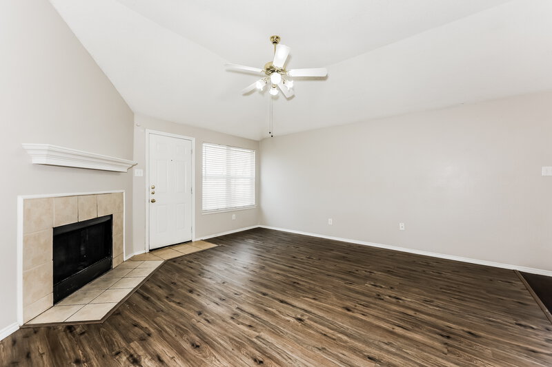 1,905/Mo, 833 Beaver Creek Dr Burleson, TX 76028 Living Room View 3