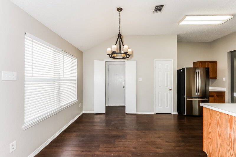 1,905/Mo, 833 Beaver Creek Dr Burleson, TX 76028 Dining Room View