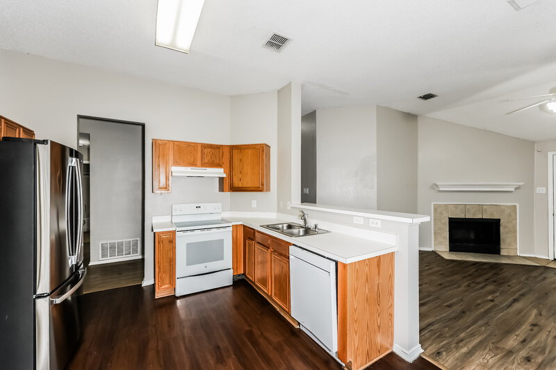 1,905/Mo, 833 Beaver Creek Dr Burleson, TX 76028 Kitchen View 2