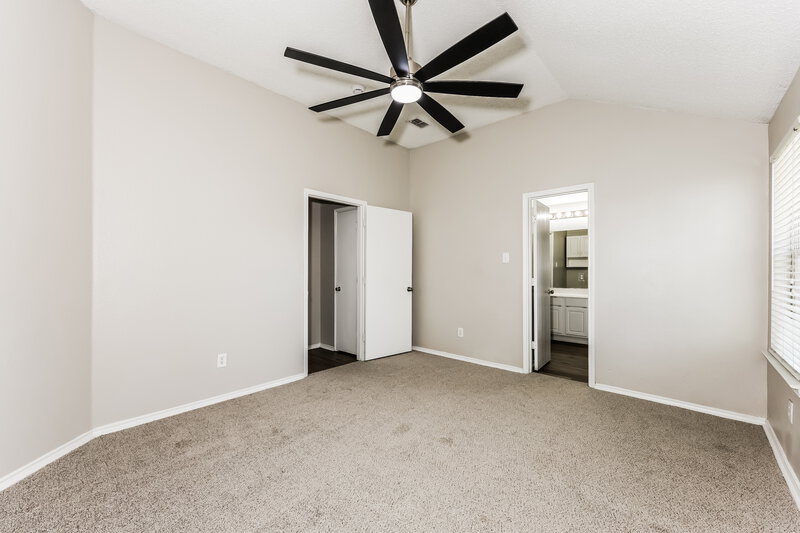 1,905/Mo, 833 Beaver Creek Dr Burleson, TX 76028 Main Bedroom View 2