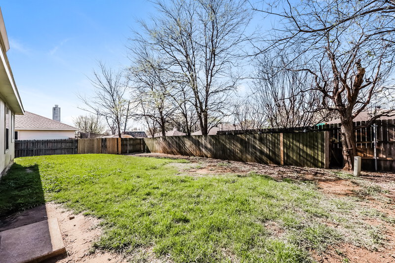 1,905/Mo, 833 Beaver Creek Dr Burleson, TX 76028 Rear View