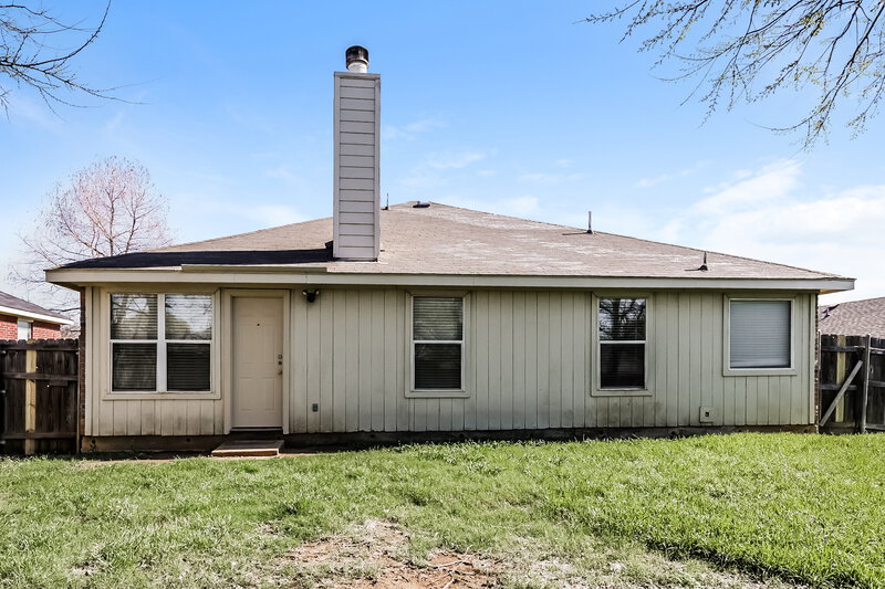 1,905/Mo, 833 Beaver Creek Dr Burleson, TX 76028 Rear View 2