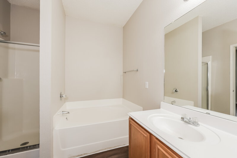 1,825/Mo, 6460 Downeast Dr Fort Worth, TX 76179 Main Bathroom View 2