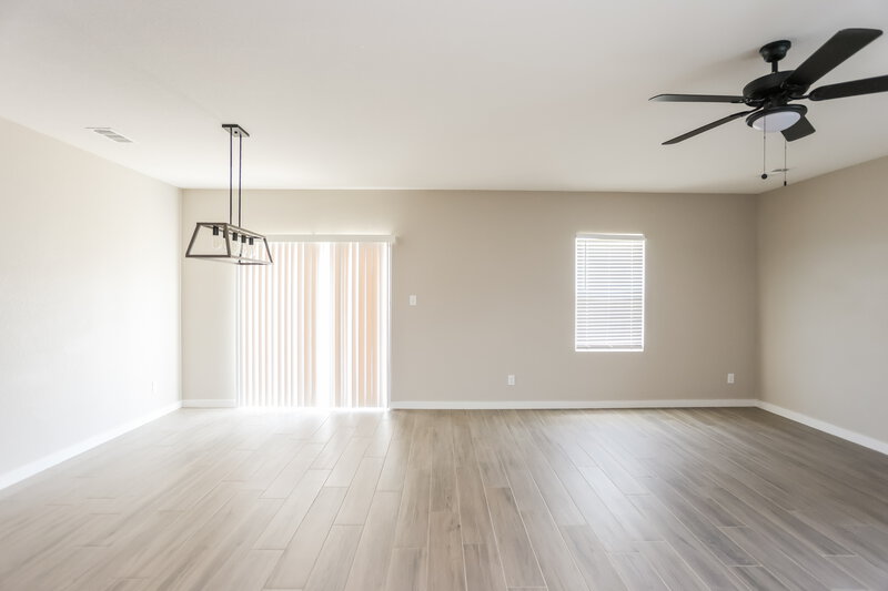 2,625/Mo, 429 Dove Creek Ln Glenn Heights, TX 75154 Living Room View 2