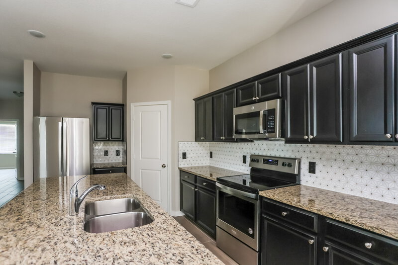 2,625/Mo, 429 Dove Creek Ln Glenn Heights, TX 75154 Kitchen View