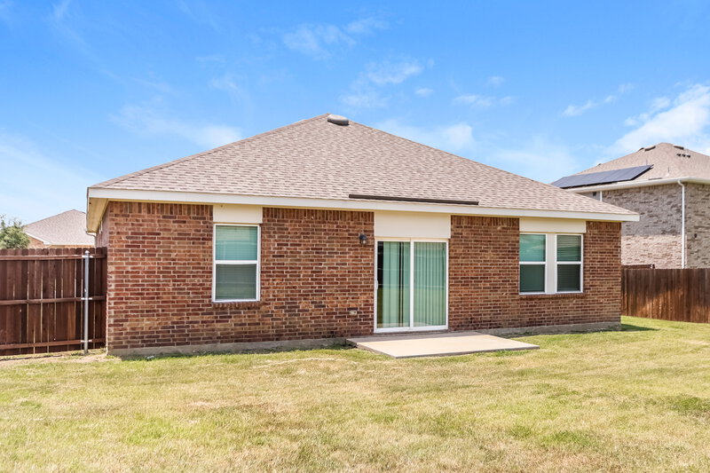 2,625/Mo, 429 Dove Creek Ln Glenn Heights, TX 75154 Rear View