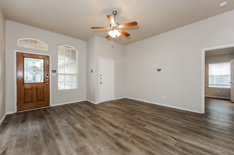 1,770/Mo, 5740 Parkview Hills Ln Fort Worth, TX 76179 Living Room View 3
