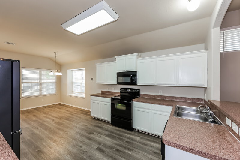 1,770/Mo, 5740 Parkview Hills Ln Fort Worth, TX 76179 Kitchen View 2