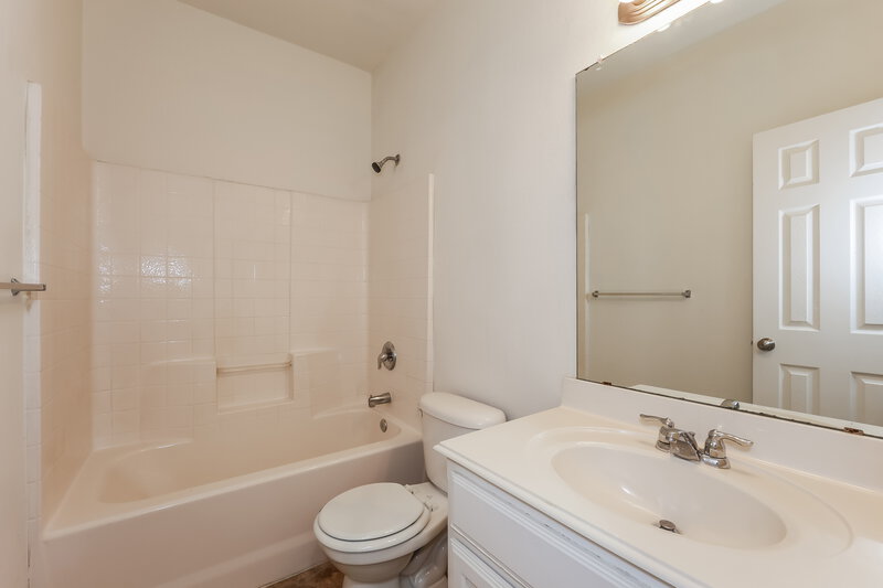 1,770/Mo, 5740 Parkview Hills Ln Fort Worth, TX 76179 Bathroom View