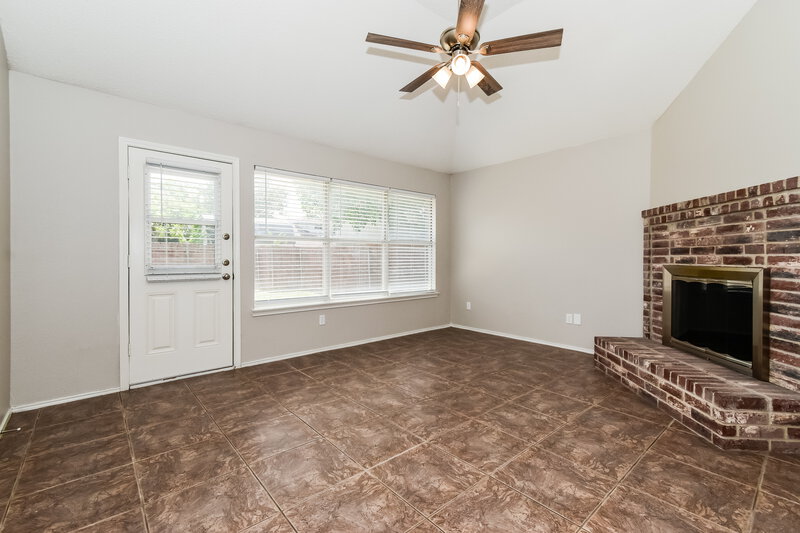 2,510/Mo, 1621 Cool Springs Dr Mesquite, TX 75181 Living Room View