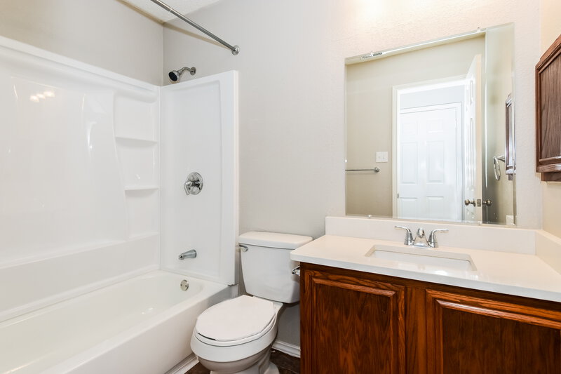 2,510/Mo, 1621 Cool Springs Dr Mesquite, TX 75181 Bathroom View
