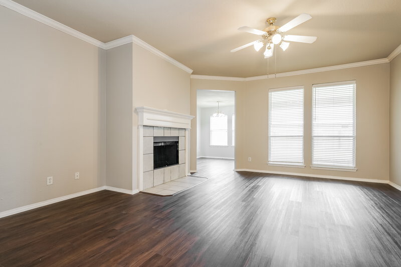 2,060/Mo, 501 Thistle Meade Cir Burleson, TX 76028 Living Room View